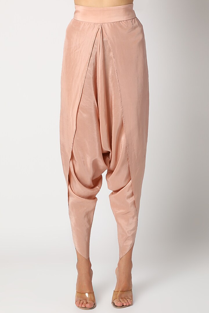 Peach Embroidered Kurta Set by Maison Blu at Pernia's Pop Up Shop